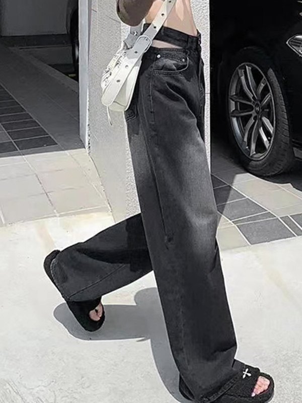 Boyfriend-Jeans mit schwarzen Waschungen und Ausschnitten-2